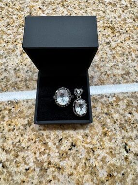 Ross Simons 3 Ct White topaz & Black diamond pendant & ring. Size 6
